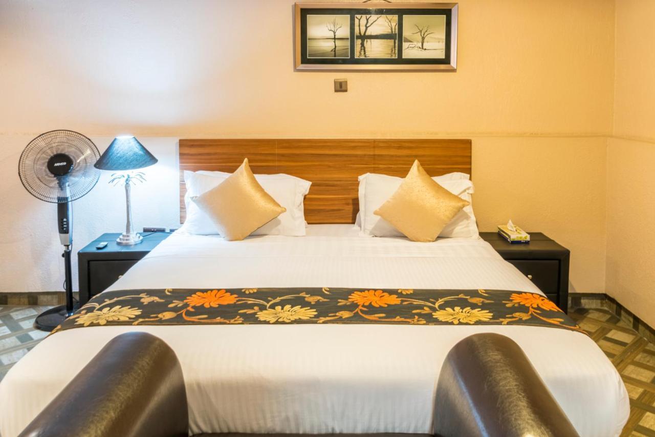 Hotel Waterbuck 나쿠루 외부 사진